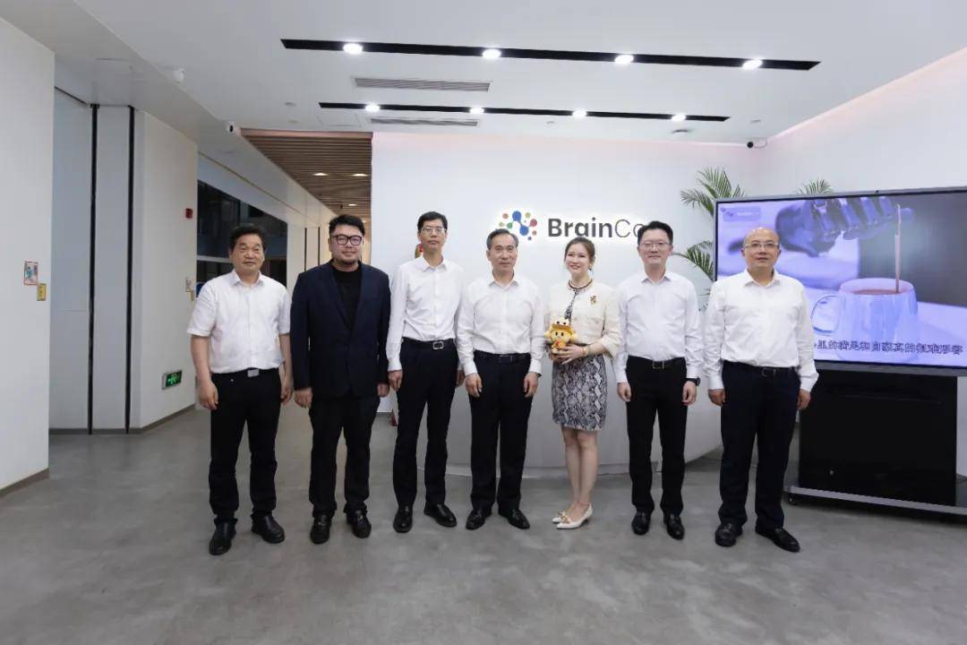 中國貿促會任鴻斌會長一行蒞臨強腦科技考察調研 