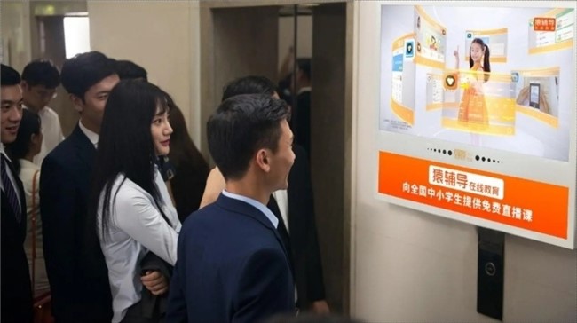 華語的倒閉敲響了另一個警鐘：留給電梯LCD的時間不多了！