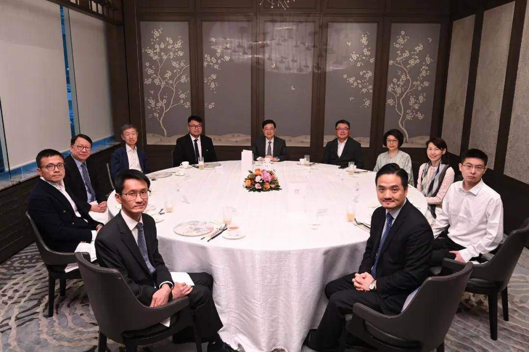 強腦科技韓璧丞與李家超特首會面，參加香港特首顧問團會議 